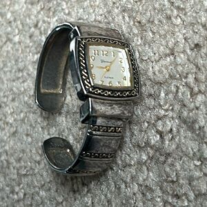 Geneva Platinum women’s vintage two tone bangle bracelet watch OS extendable